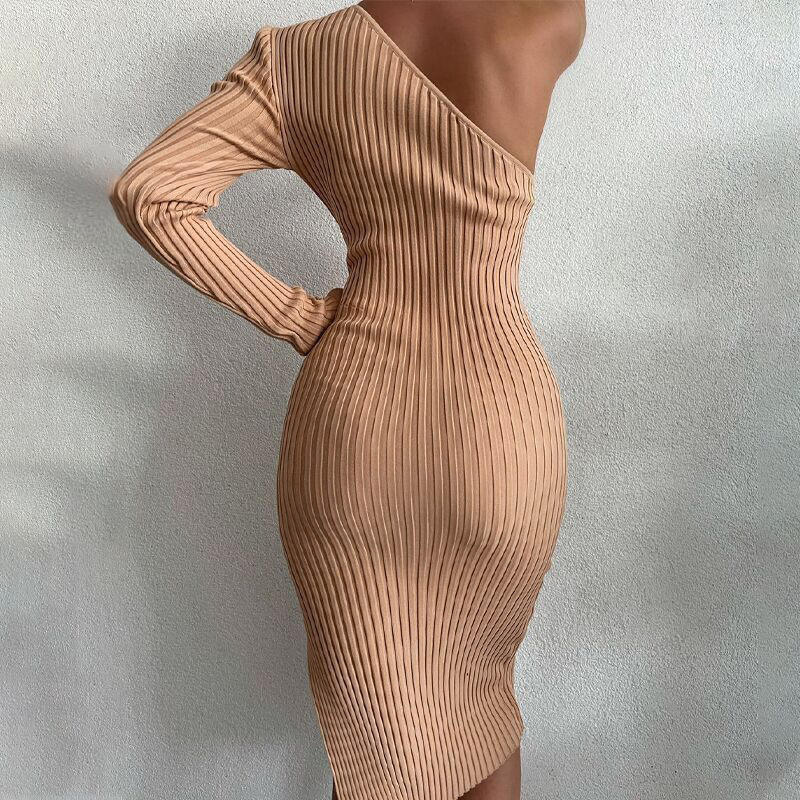 Printemps personnalisé à l\'épaule long Polyester Sweater Femmes \\\\ S Vêtements Fashion Couleur solide Tricot Diagonal Slit Sexy Robe